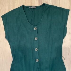 Suzy Shier Green Romper size Medium